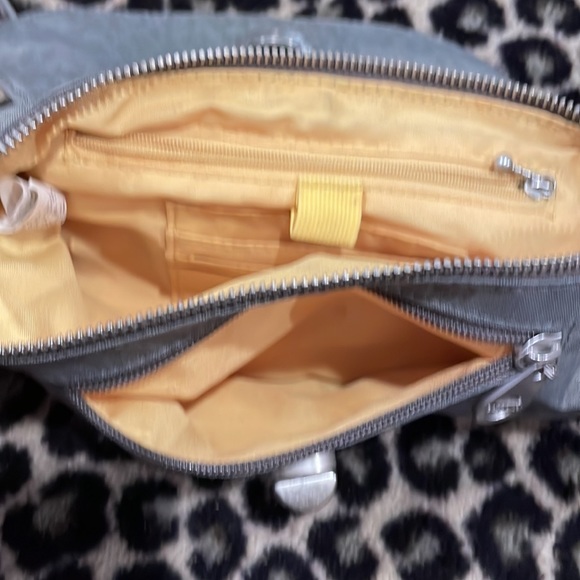 Baggallini Grey Leopard Print Canvas Travel Bag with Adjustable Strap - Picture 7 of 9